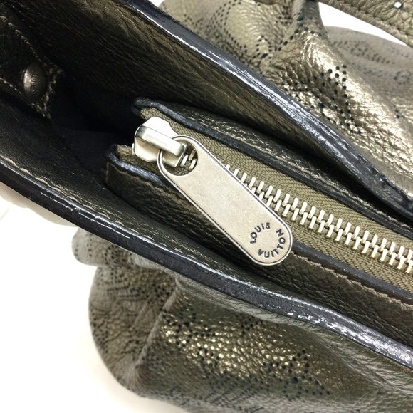 Louis Vuitton Mahina XS Argent Metallic Tote Bag - Picture 7 of 8